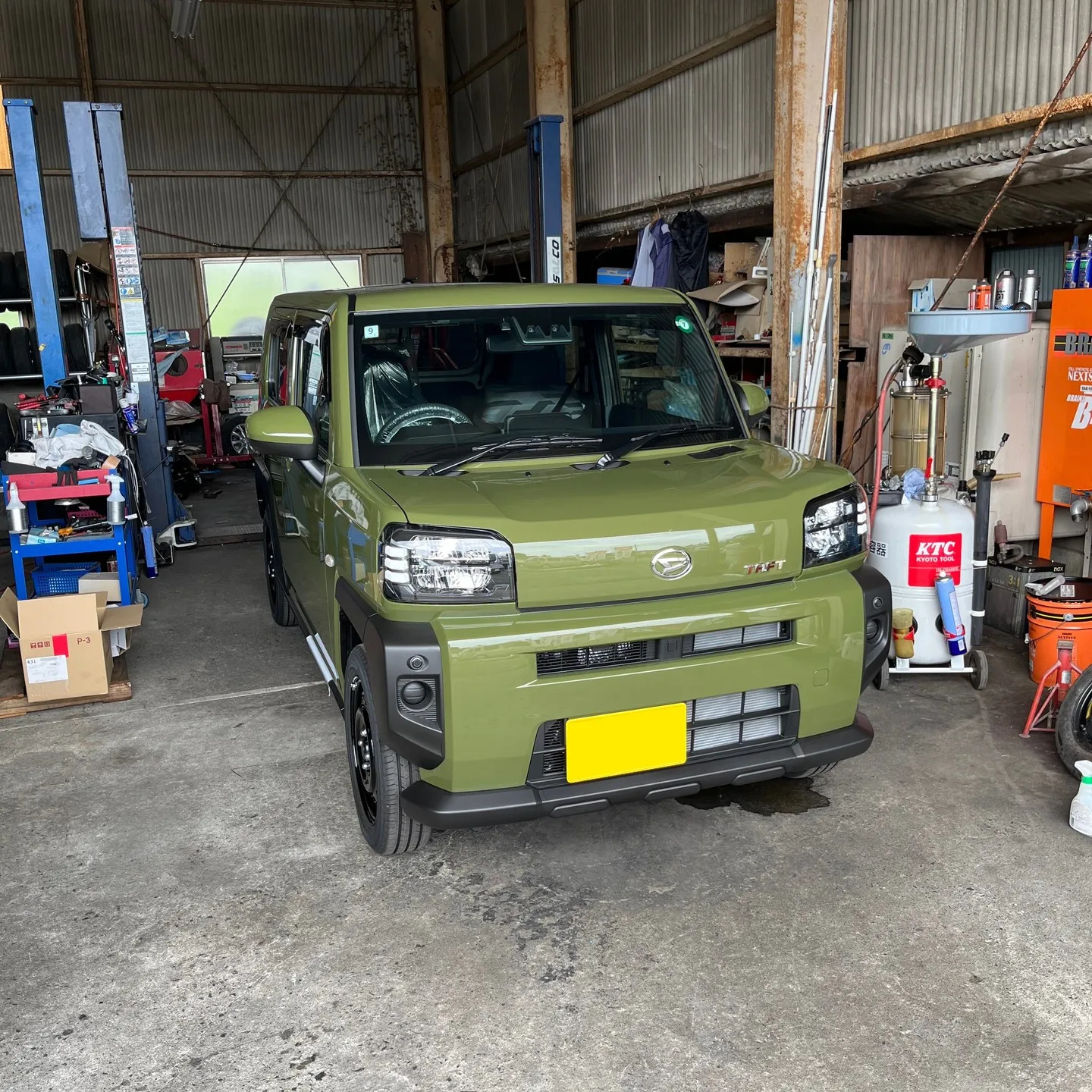 タフト只今納車準備中！鳥栖市のO様、待望の新車のカーライフま...